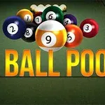 Farebná skupina biliardových gúľ na stole s veľkým nápisom 9 Ball Pool