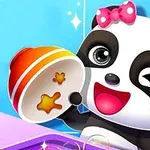 Roztomilá panda s ružovou mašľou na hlave drží misku, obklopená bublinkami a žiarivým modrým pozadím