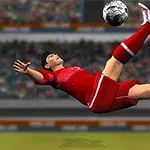 Futbalový hráč v červenom drese vykonáva akrobatickú strelu nožnicami na ihrisku