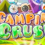 Farebný nápis „Camping Crush“ na pozadí s kempingovou tematikou vrátane stanu, fotoaparátu a olejovej lampy