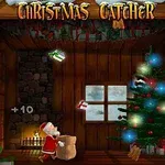 Vianočný motív s interiérom drevenej chaty, kde Santa Claus chytá darčeky, vedľa ozdobeného stromčeka a snehuliaka