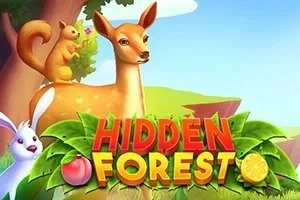 Jeleň so svetlou srsťou stojí v lese s veveričkou na chrbte a bielym králikom v popredí, obklopený textom Hidden Forest a dekoratívnymi listami