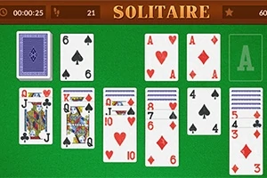 Hracia plocha s rozmiestnenými kartami na zelenom pozadí s nápisom Solitaire hore