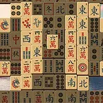 Stoh mahjong dlaždíc s čínskymi znakmi a symbolmi na pozadí prírodnej scenérie s jazierkom a kvetmi