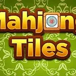 Nápis Mahjong Tiles na zelenom vzorovanom pozadí