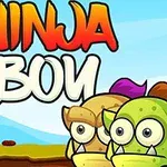 Ninja chlapec v čiernom oblečení so zvitkom na hlave stojí oproti dvom kresleným príšerkám s veľkými očami na pozadí modrej oblohy a krajiny