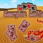 Škorpión na púšti pri kartách s obrázkom škorpióna a nápisom Scorpion Solitaire