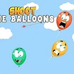 Farebné balóniky s tvárami vznášajúce sa na modrej oblohe s oblakmi, vedľa nápisu „SHOOT THE BALLOONS“ a luk s pripraveným šípom