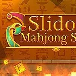 Nápis Slidon Mahjong Slide na pozadí s egyptskými hieroglyfmi a plameňmi