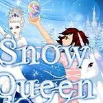 Dve postavy vo fantastických odevoch, jedna s čarovnou palicou a druhá s krištáľovou guľou, stoja pred zasneženým hradom a bielym koňom, s nápisom Snow Queen