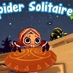 Rozkošný pavúk s veľkými očami držiaci oranžový štít na nočnej oblohe s nápisom Spider Solitaire